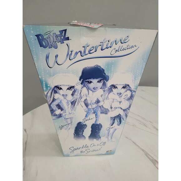 RARE NEW MGA BRATZ WINTERTIME COLLECTION CLOE Sparklin Skis‎ Self Expression - Picture 7 of 9